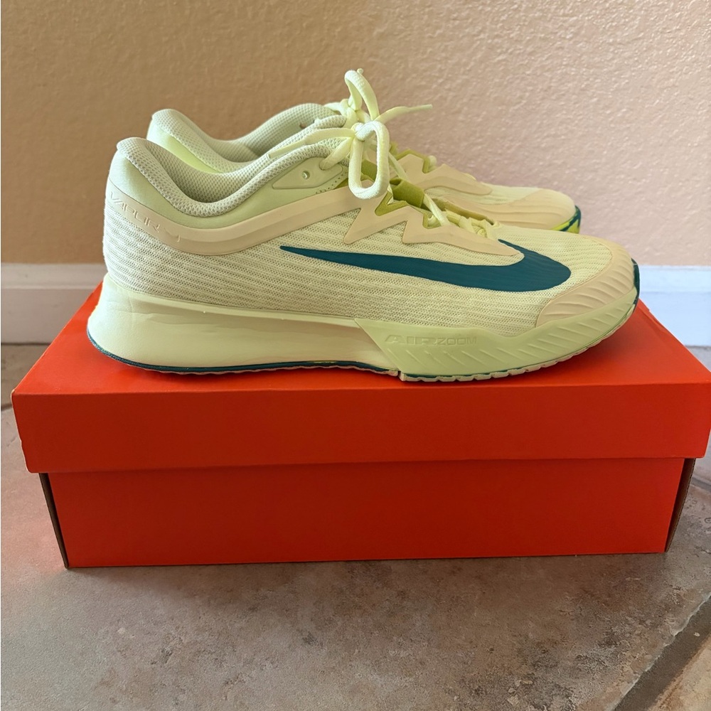 Nike Vapor Pro 3 Premium Luminous Green High Voltage women’s tennis shoes sz 8.5